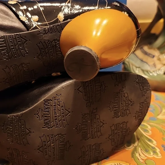 JOHN FLUEVOG Bellevue Rose Dunn Black & Gold Pressed Flowers Lace Up Ankle Boots - Picture 6 of 9